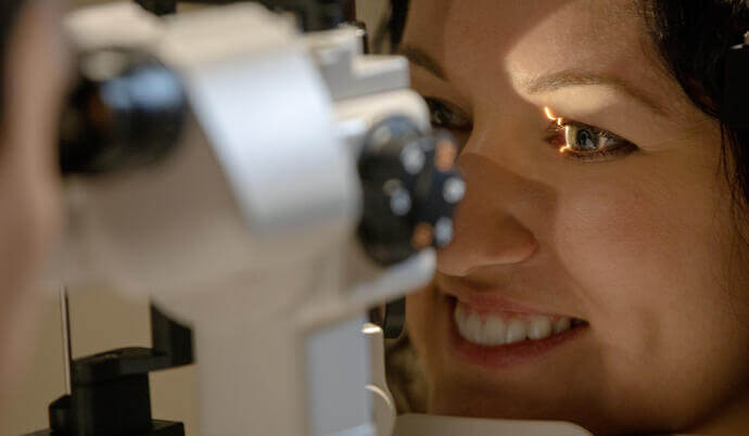 patient looking through Lasik tool